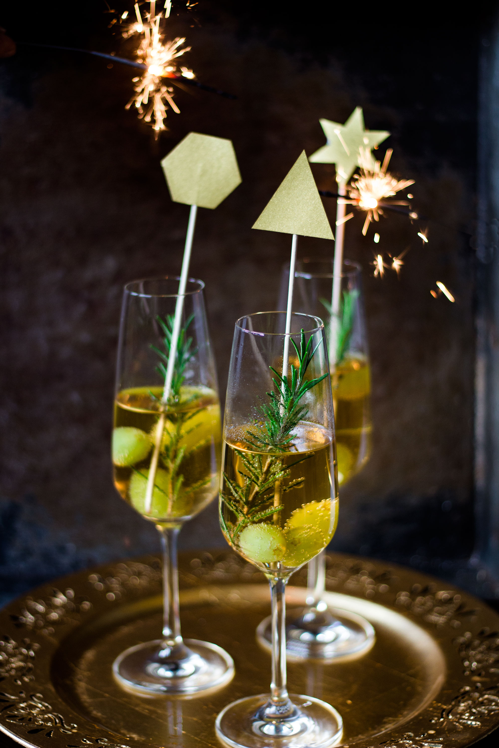 Goldenes Gluck Der Silvester Aperitif Um Den Tisch