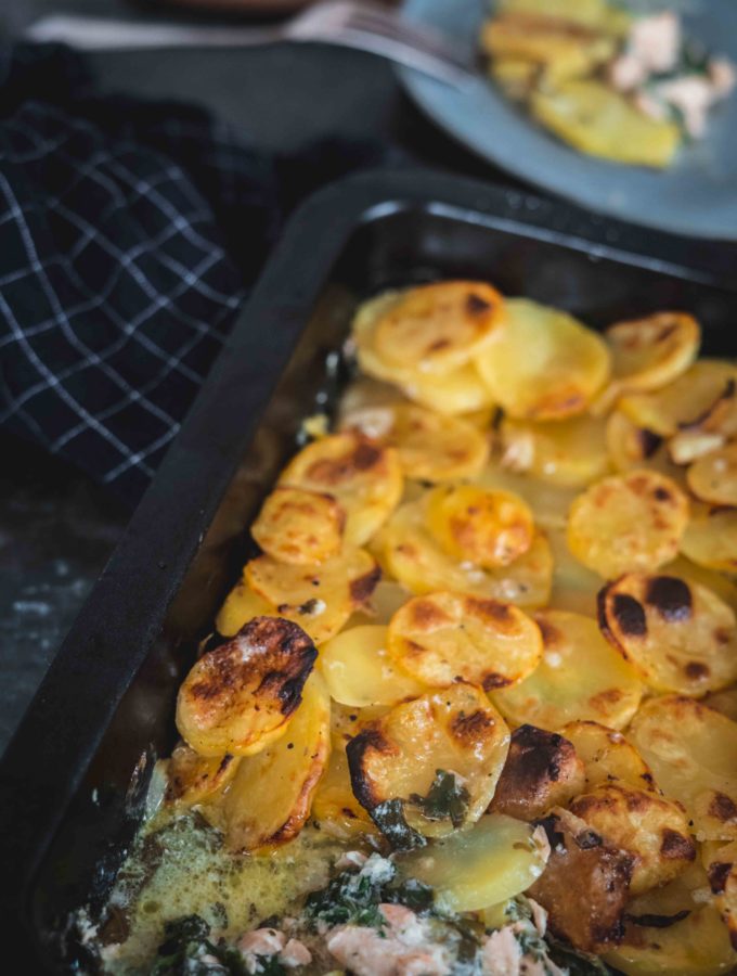 Knusprige Kartoffeln mit Lachs aus dem Ofen